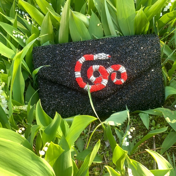 ๐HOST PICK ๐TIANA NY,NY | Hand Beaded Clutch - Picture 4 of 14
